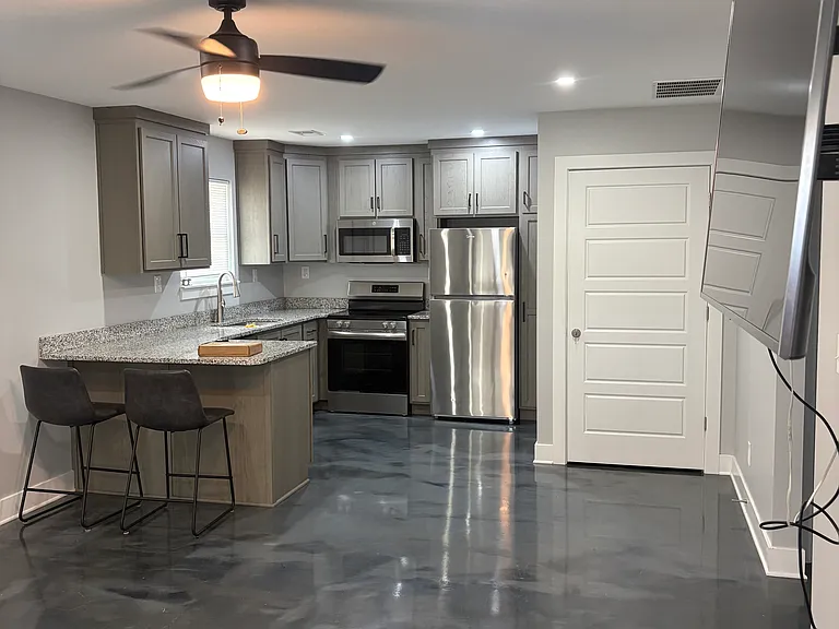 1422 E Elm St #1 — Photo 6