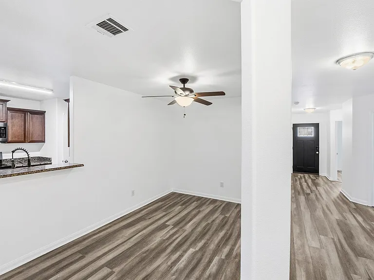 229 J E Brown Ln — Photo 7