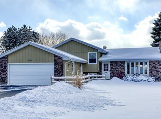 1905 Burr Oak Ln, Lindenhurst, IL 60046