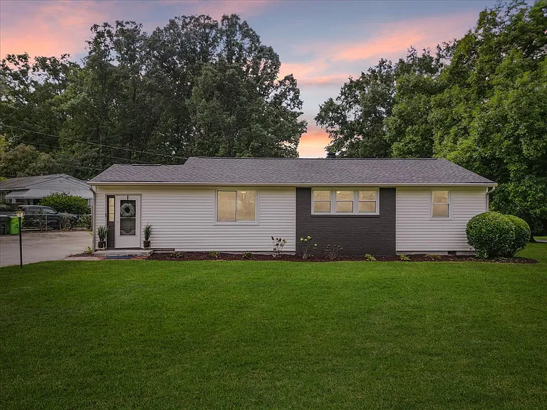3437 Apache Dr — Photo 1
