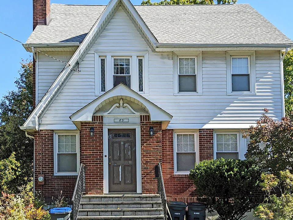 85 Smith Ave