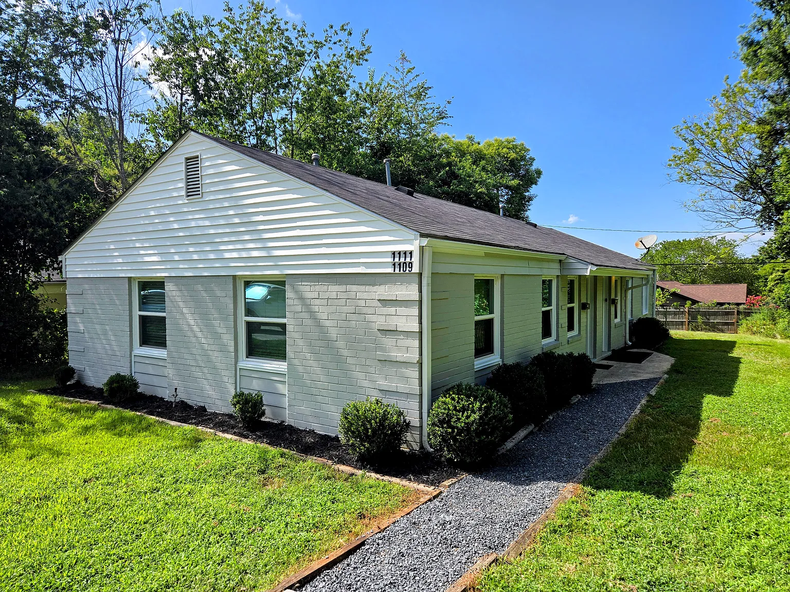 2 bed, 700 sqft, $1,250 — Photo 1