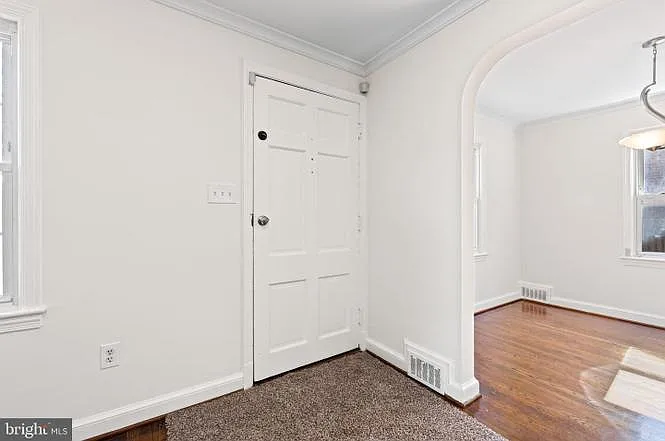 Front door /dinning room
