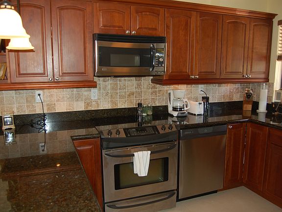 3rd image of 3078 NE 49th St