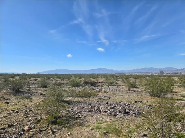 2301 E Saddleback Dr, Pahrump, NV 89060