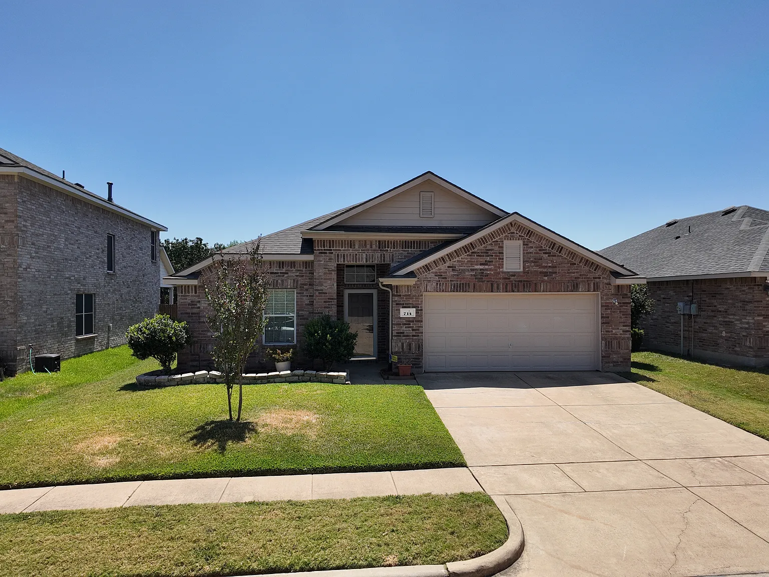 3 bed, 2101 sqft, $2,700 — Photo 2