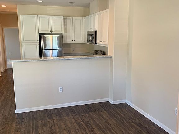 4th image of 12313 Creekview Dr #12