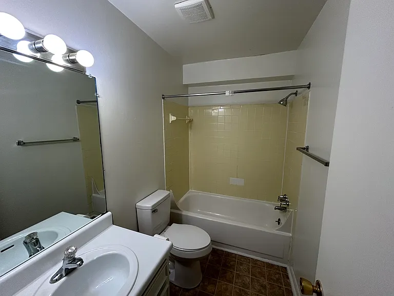 5139 Overland Dr #D — Photo 8