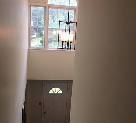 5th image of 353 Autumn Ln