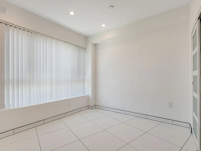 946 S Ridgeley Dr #109 — Photo 15