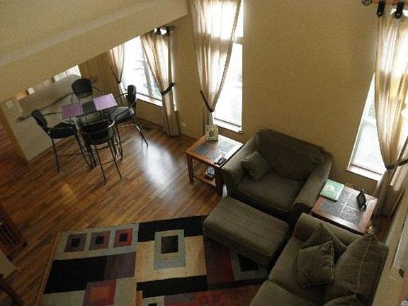 3rd image of 944 Huntington Dr
