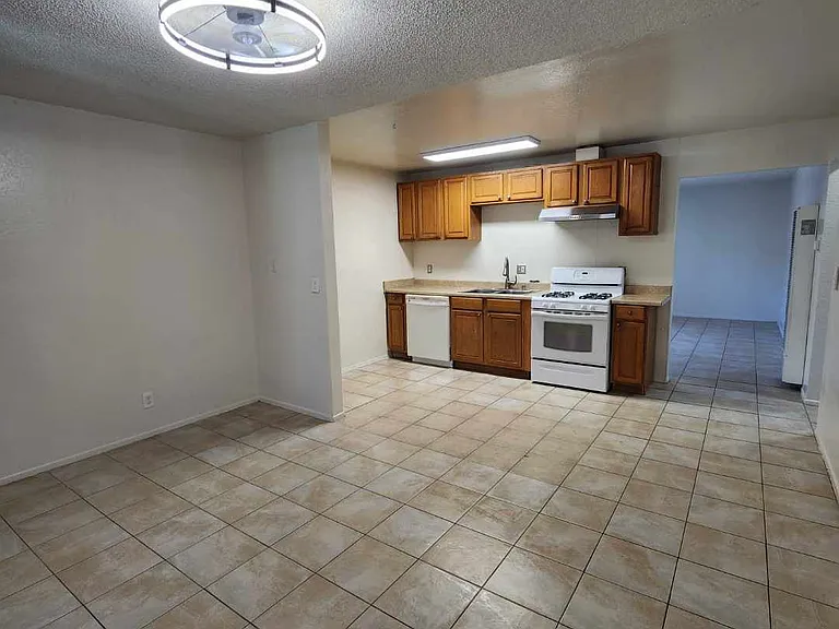 7412 Carie Ln — Photo 3