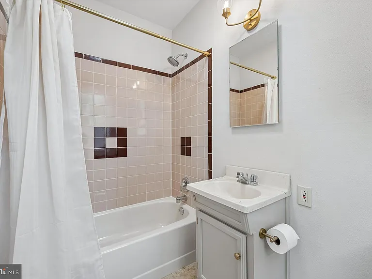 402 Fairmount Ave — Photo 11