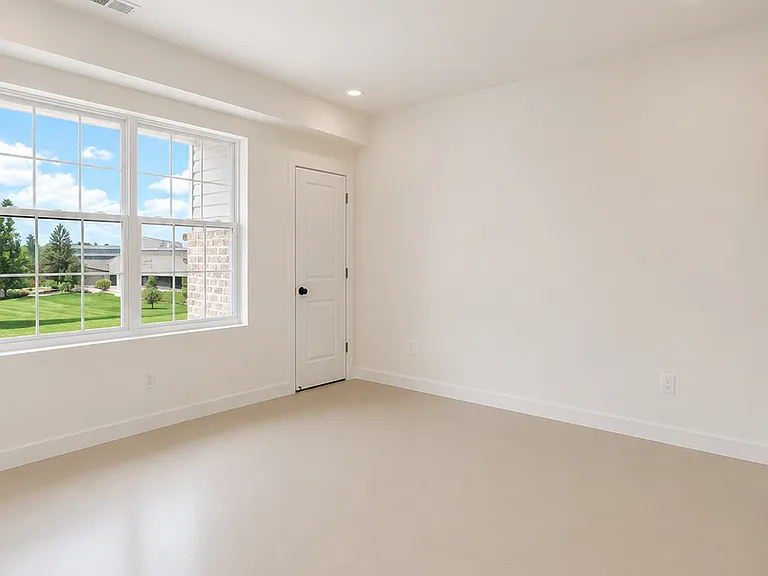 300 Lindenhurst Dr — Photo 8