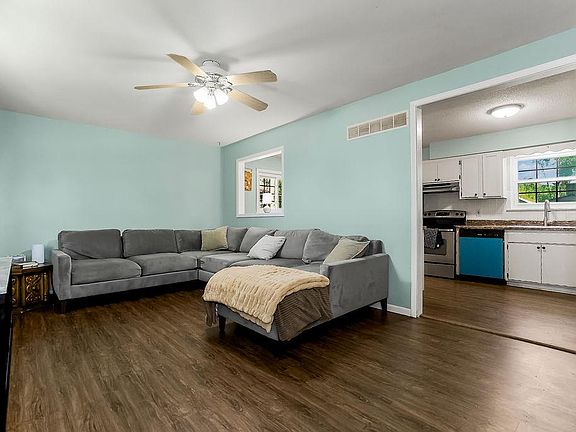 5th image of 402 N Harrison St