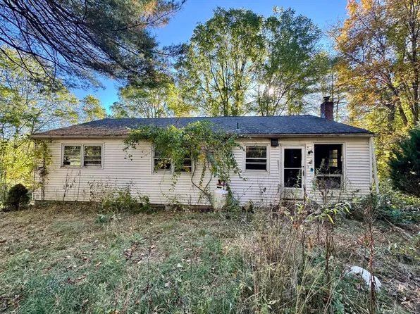 5 Berry Corner Rd, Charlton, MA 01507