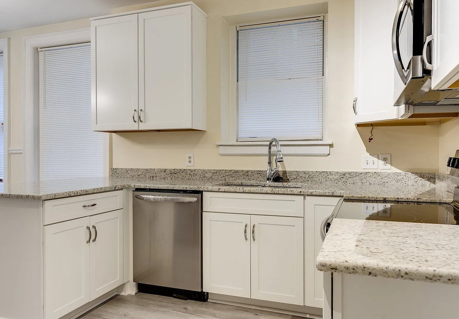 3 bed, 2.0 bath, 1850 sqft, $2,999 — Photo 2