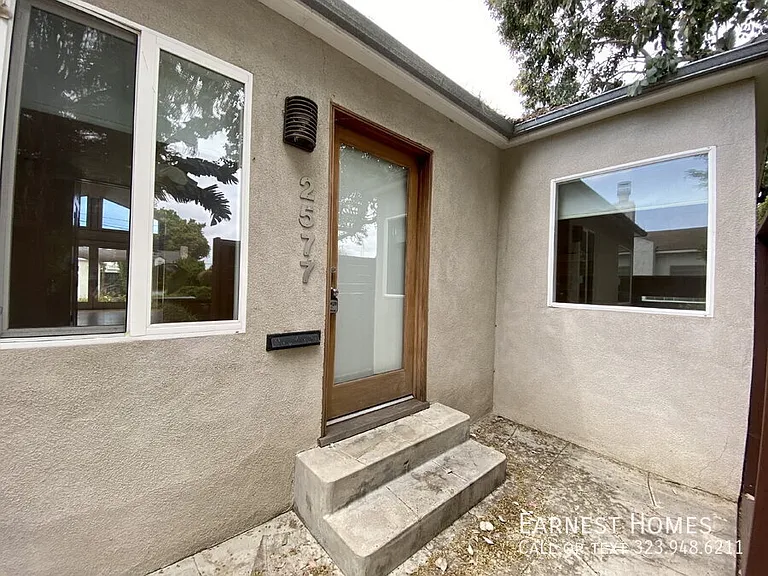 2577 S Bundy Dr — Photo 27