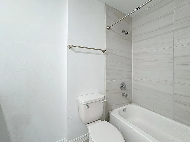 1748 Barton Towne Cir — Photo 37