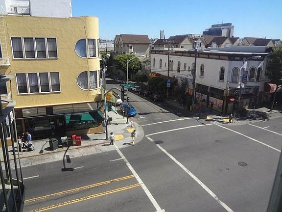 3rd image of 996 Valencia St APT 17