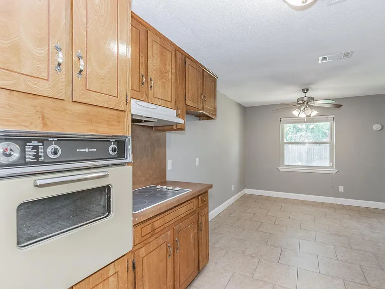 2013 Memphis Dr — Photo 27
