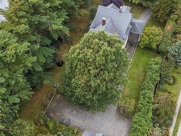 3rd image of 121 Morris Ave