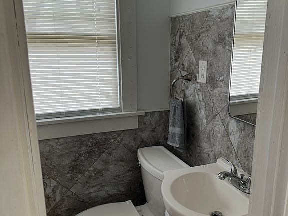 5th image of 195 N Lancaster St #1