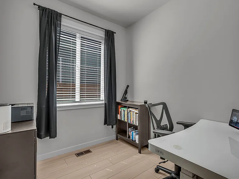 486 E London Way — Photo 11