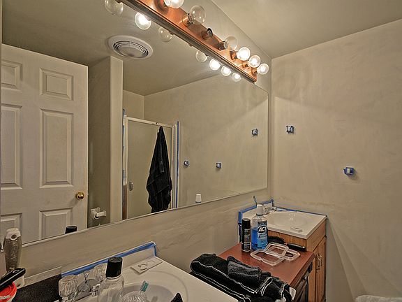 5th image of 418 Frank Monsen Dr