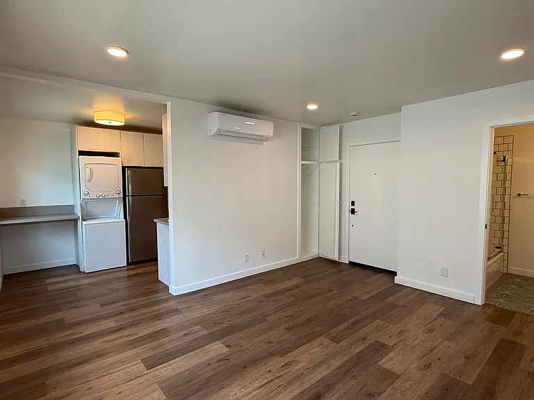 1156 N Madison Ave #7 — Photo 5