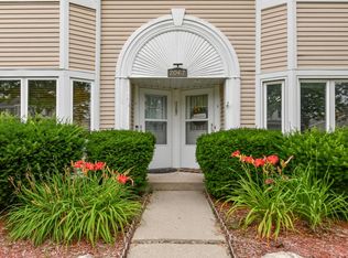 2067 Cliff Alex Ct S #1, Waukesha, WI 53189