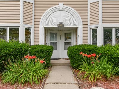 2067 Cliff-Alex COURT SOUTH South #1, Waukesha, WI, 53189
