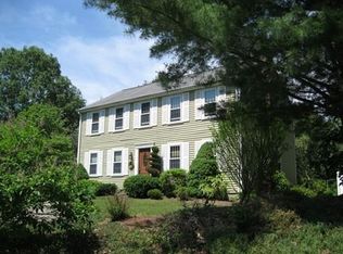 12 Paddock Ln, Medway, MA 02053