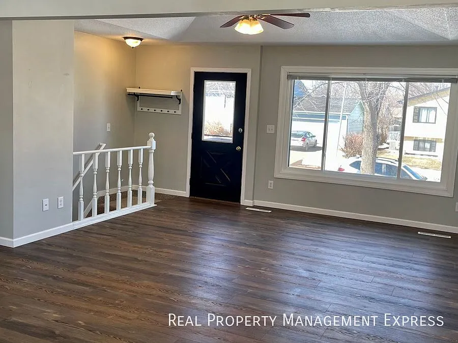 Newly Upgraded 3 Bedroom 2 Bath Home South West Sioux Falls — Photo 3