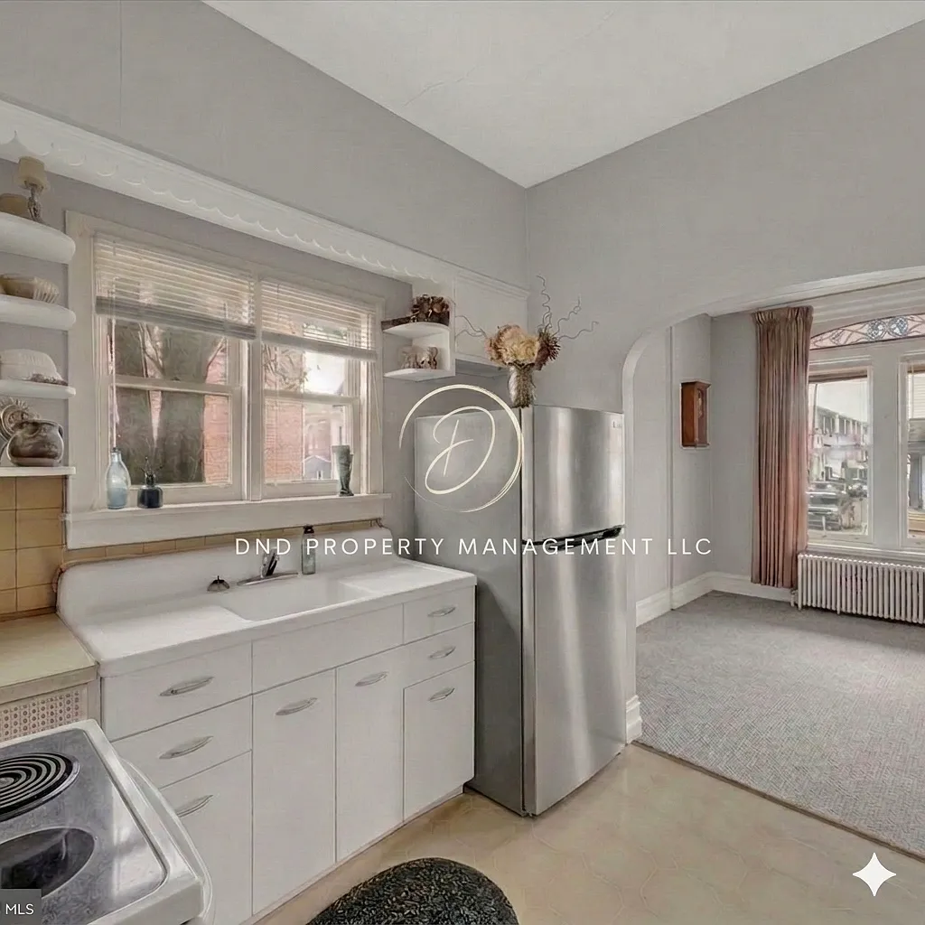 529 Windsor St — Photo 2