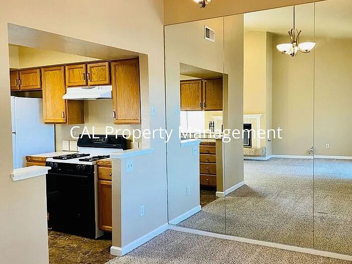 2440 N Main St #F — Photo 8