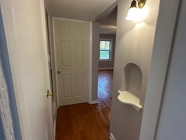 242 N Mayfield Ave #2W — Photo 3