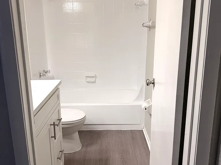 The Apartments at Oak Creek — Photo 9