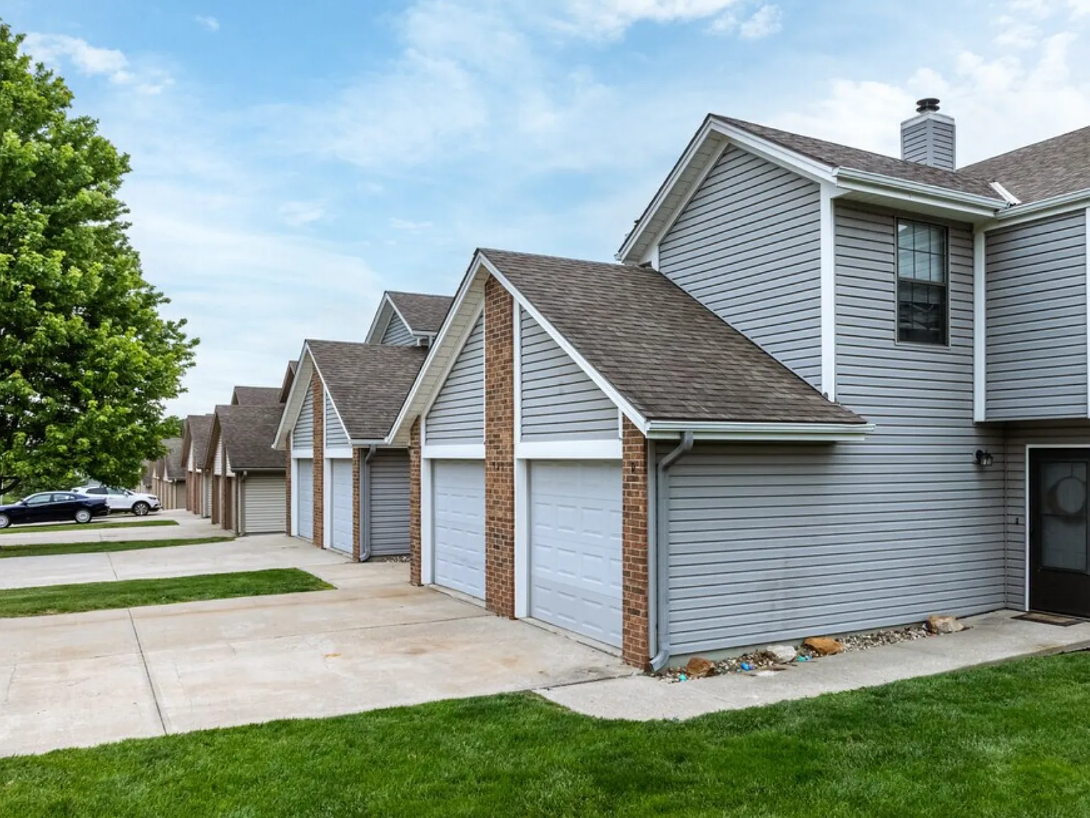 Brookwood Village Townhomes — Photo 4