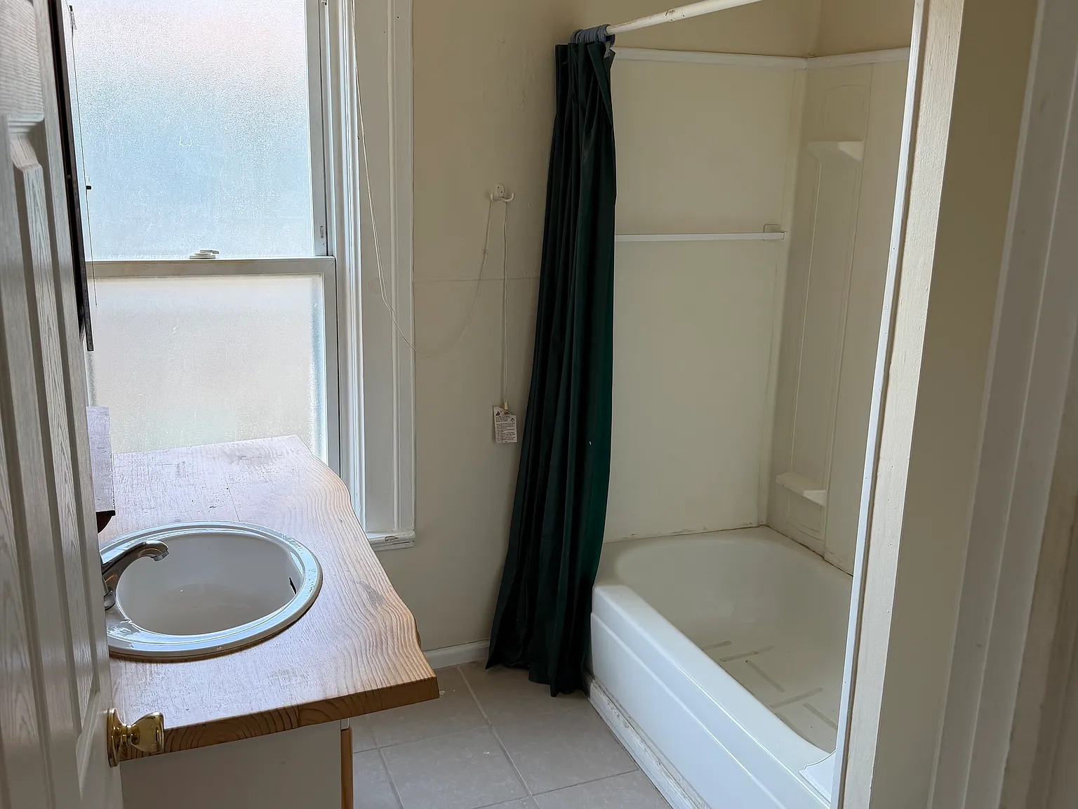 2 bed, 870 sqft, $1,100 — Photo 2