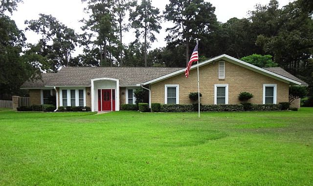 1st image of 201 Trailwood Cir