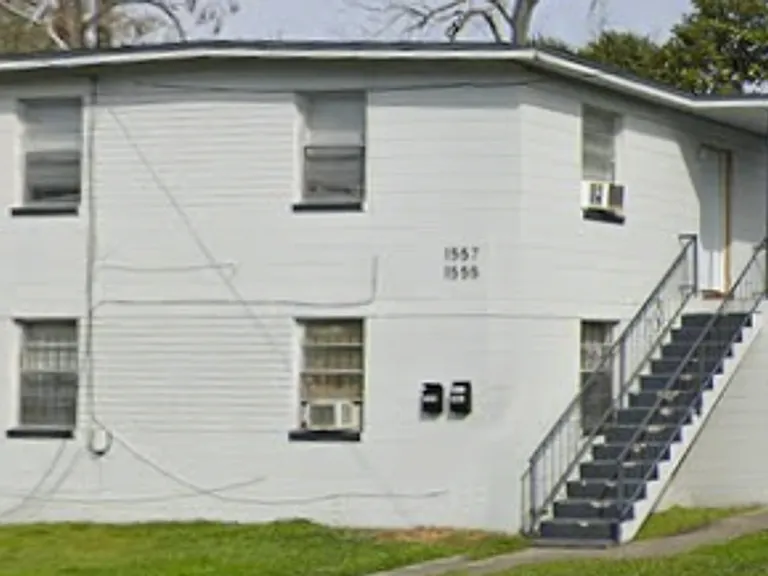 1551 Steele St — Photo 1