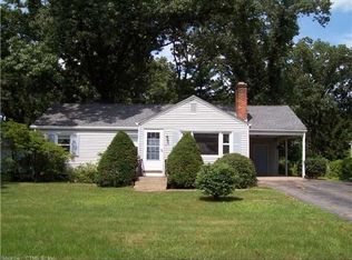30 Darien Dr, Windsor Locks, CT 06096