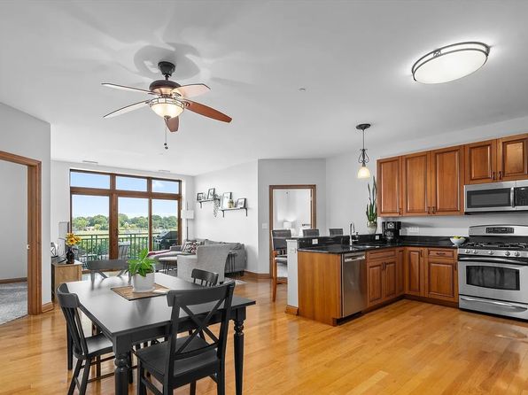 160 S River St UNIT 409