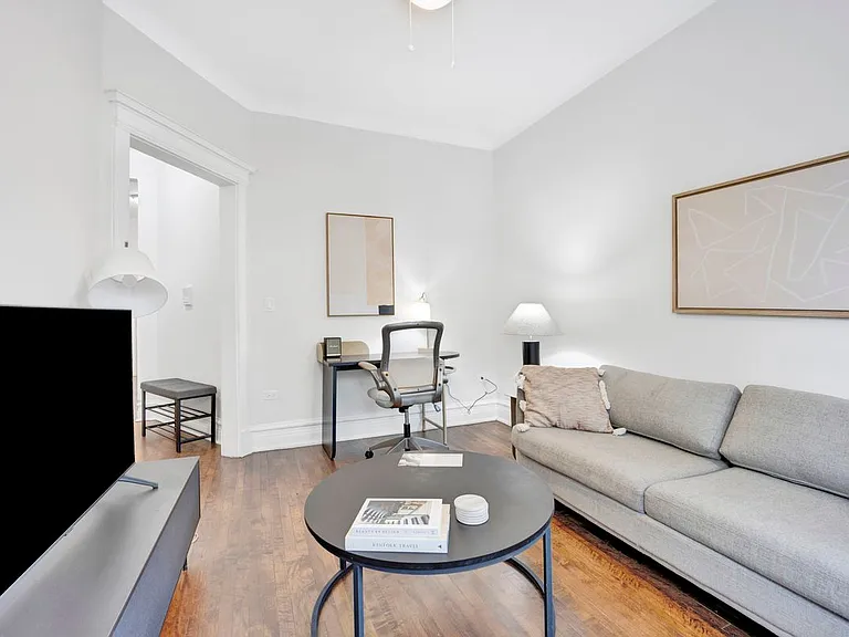 1004 W Dakin St #3 — Photo 6
