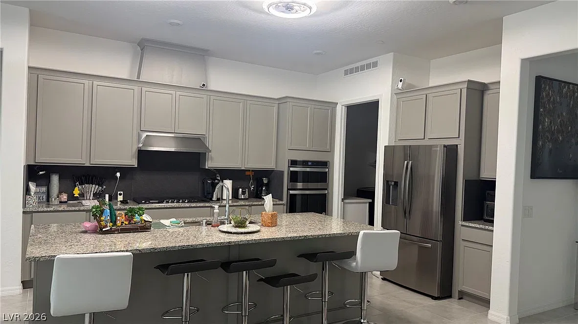 2 bed, 2.5 bath, 2213 sqft, $3,000 — Photo 2