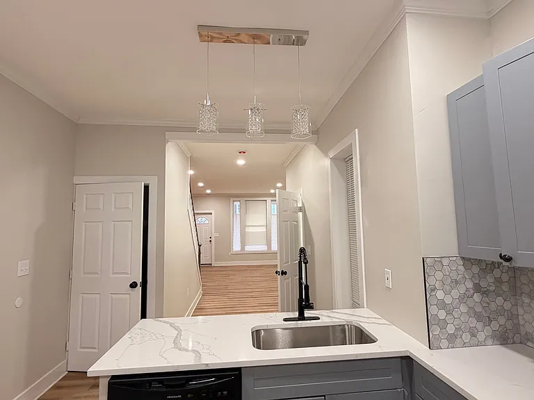 420 E 28th St #1 — Photo 8