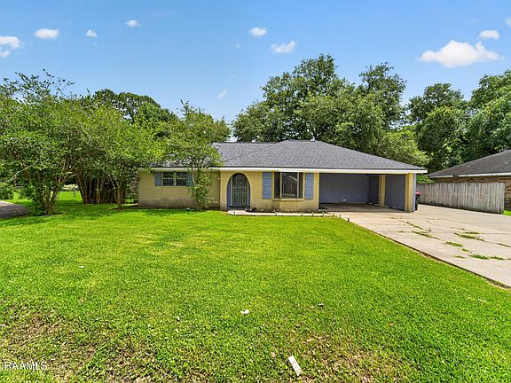 3rd image of 114 Japonica Dr