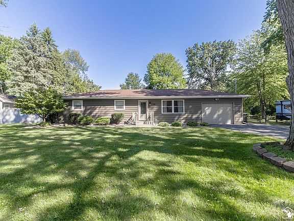 4th image of 796 Dempster St