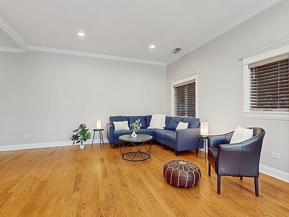 3rd image of 1818 W Belmont Ave APT 1